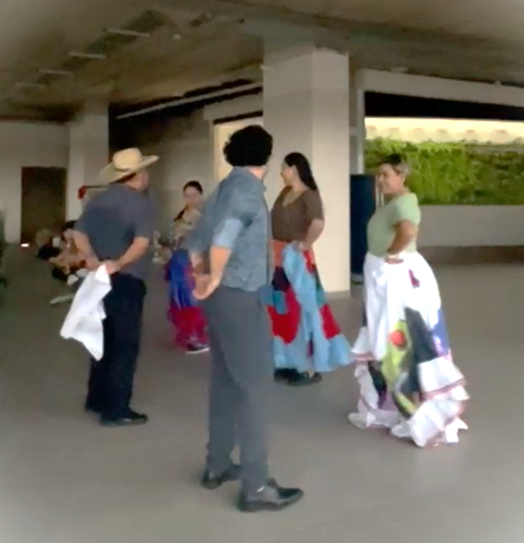 Grupo de baile folclórico da sus primeros pasos en los Tribunales de San Ramón