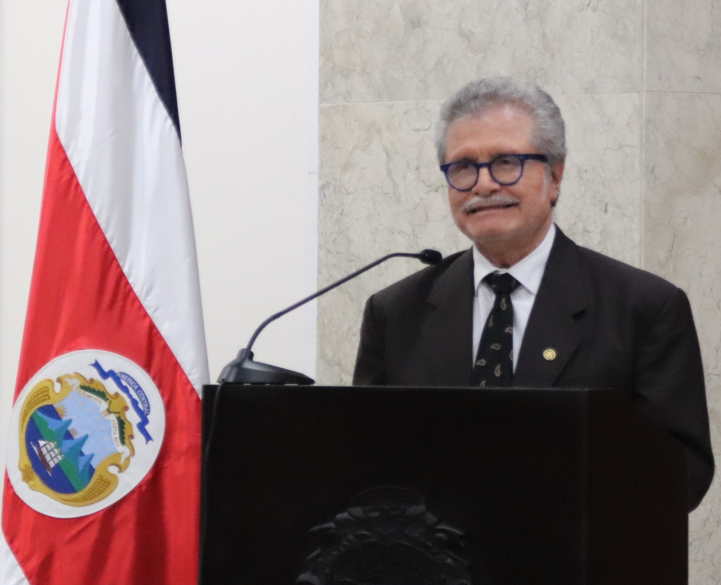 Magistrado Fernando Cruz recibe  Premio al Jurista Global 2026